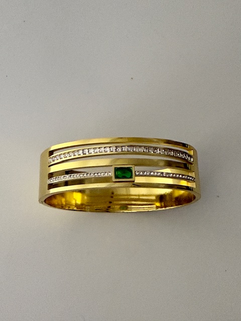 Broad bracelet with green stone - Image 2