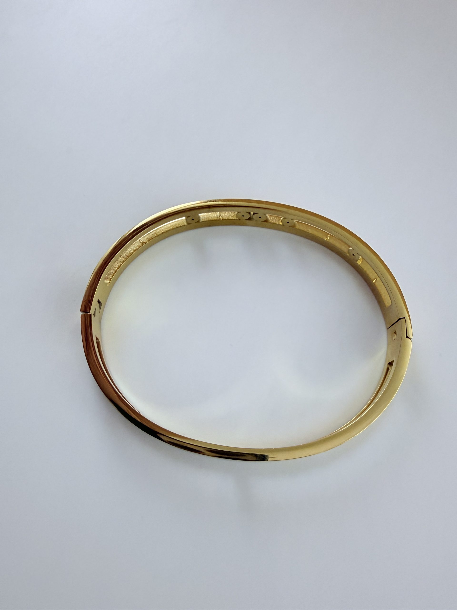AURORA GLEAM CUFF - Image 4