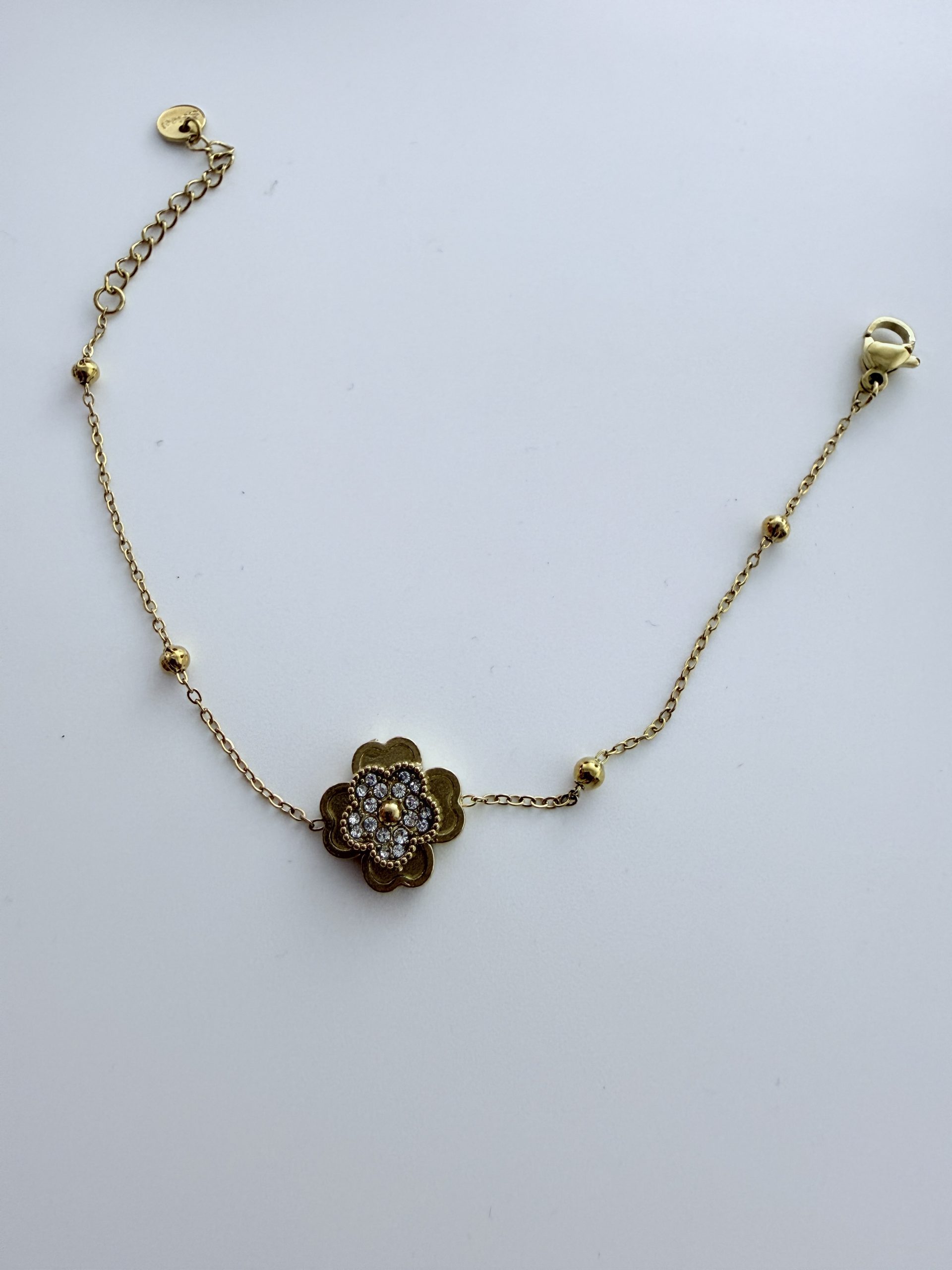 GOLDEN STUDDED CLOVE