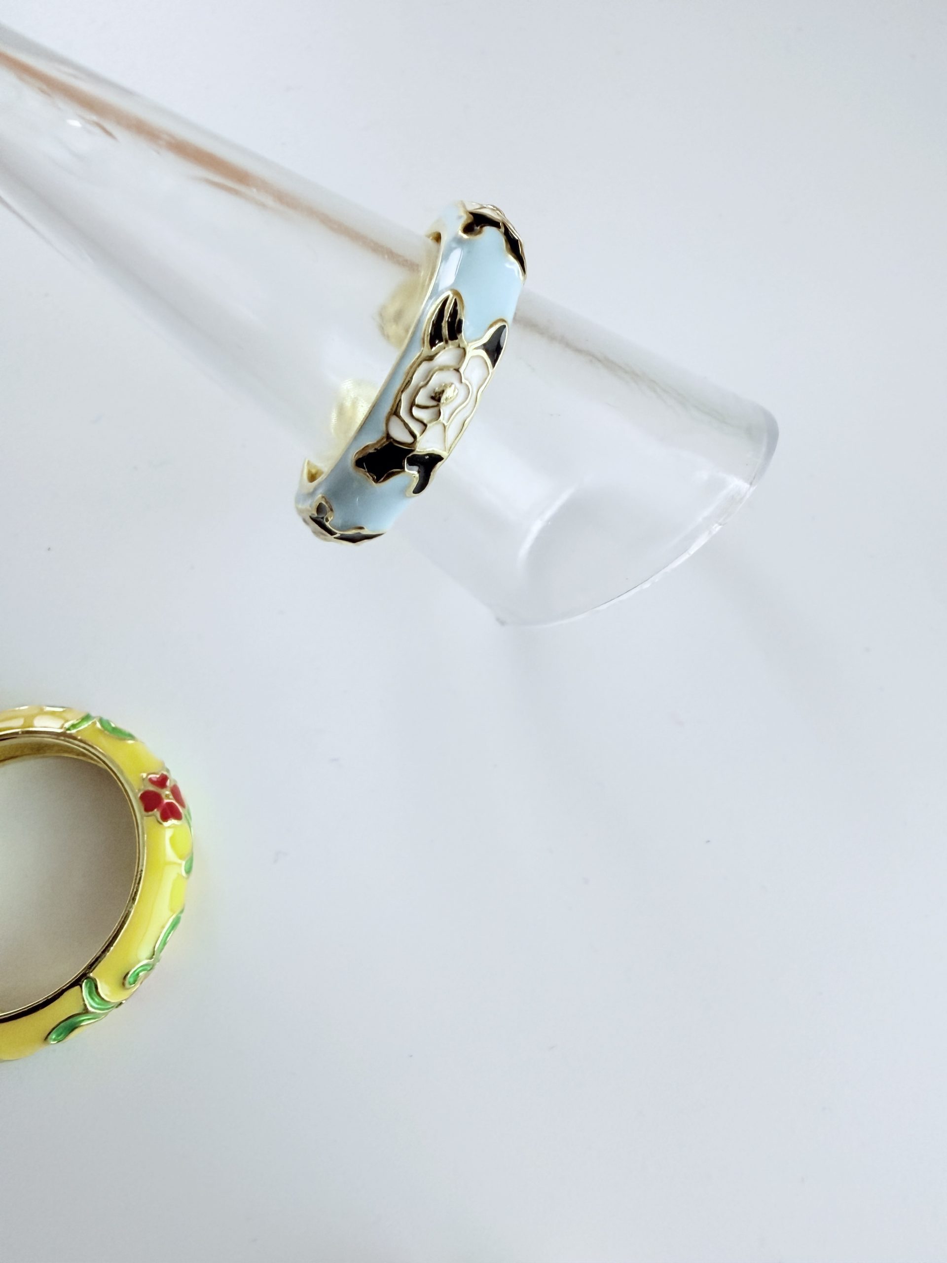 Aura Gold-Flecked Ring Sky - Image 3